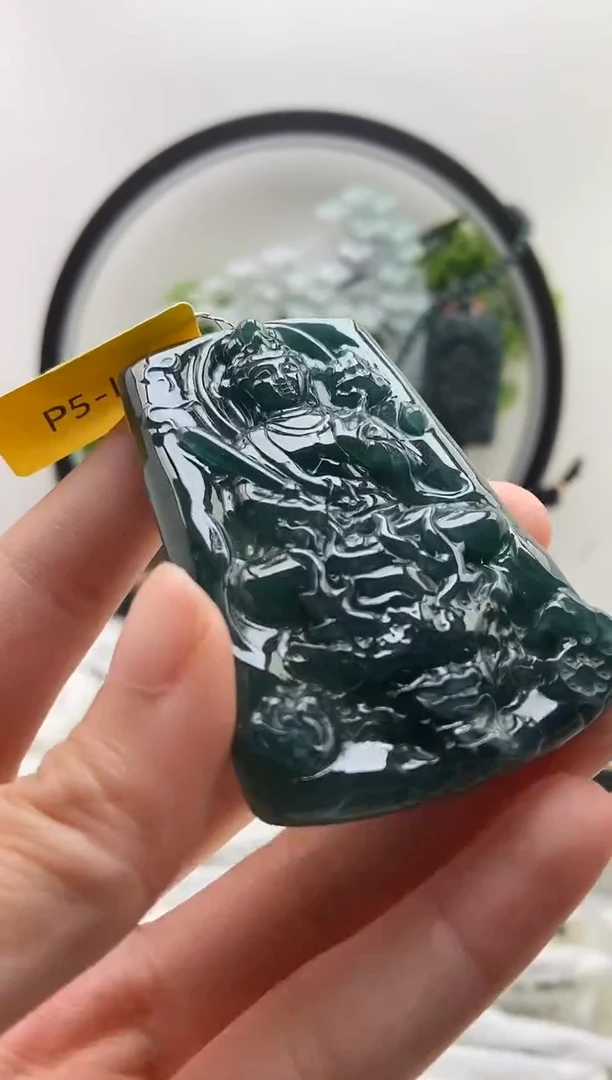 翡翠未镶嵌颈饰虚空藏