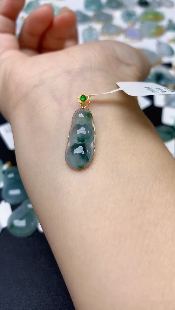 翡翠18K金镶嵌颈饰天然缅甸A货翡翠