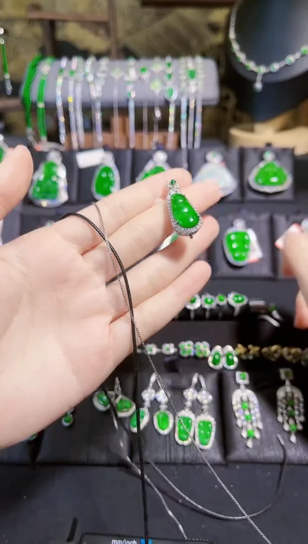 【闪购商品】翡翠颈饰银S925镶嵌福豆