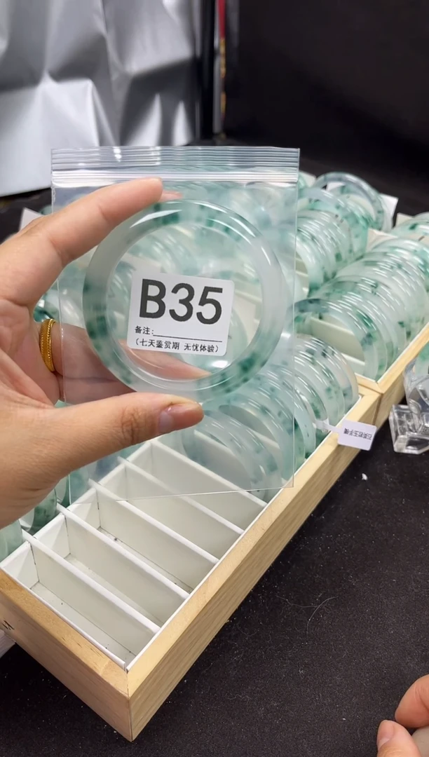 【闪购商品】石英岩玉手镯未镶嵌B35