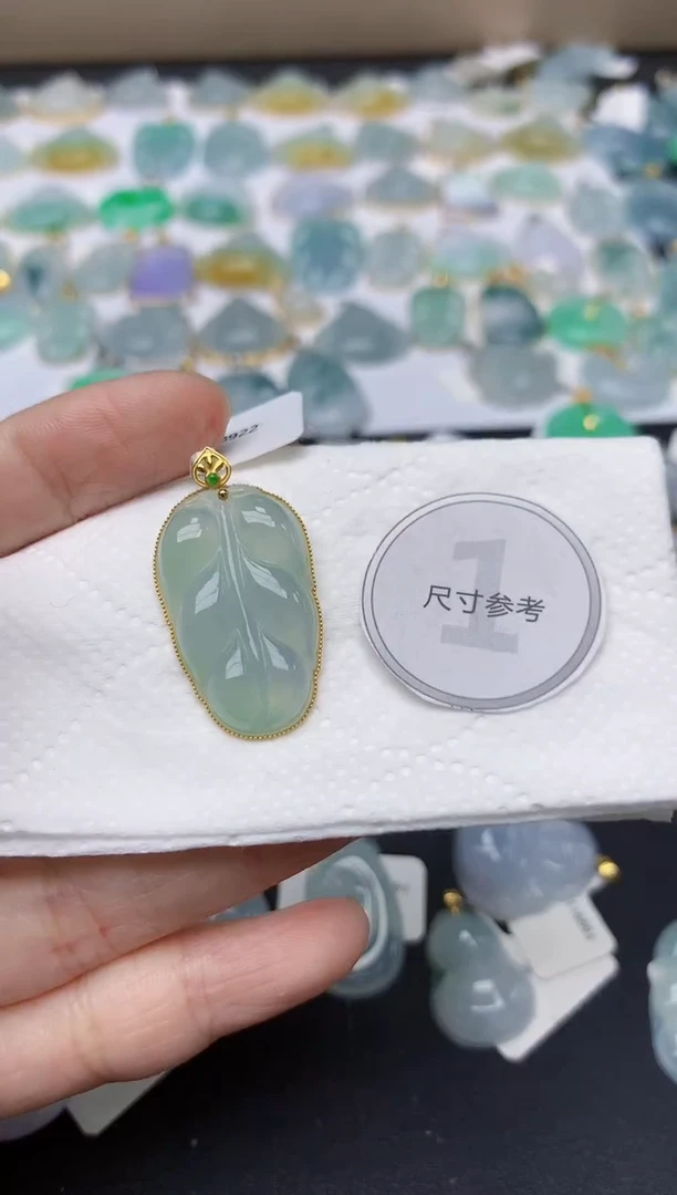 翡翠18K金镶嵌颈饰天然缅甸A货翡翠