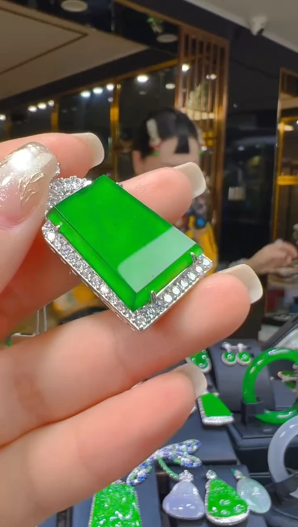 吊坠(赠链)银S925镶嵌翡翠026（多样性发其一）