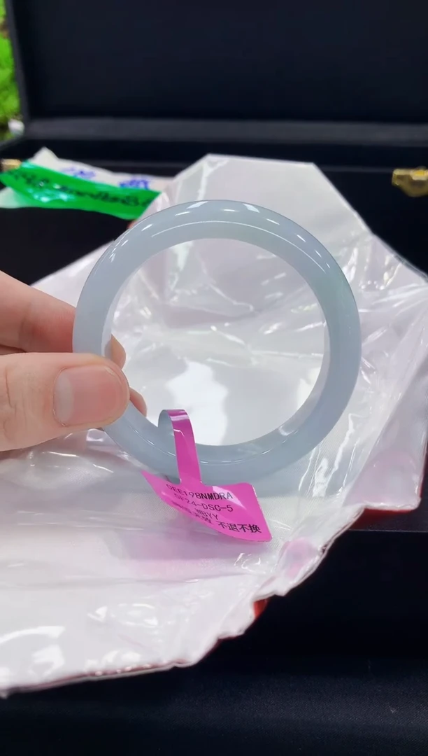 翡翠手镯未镶嵌手镯