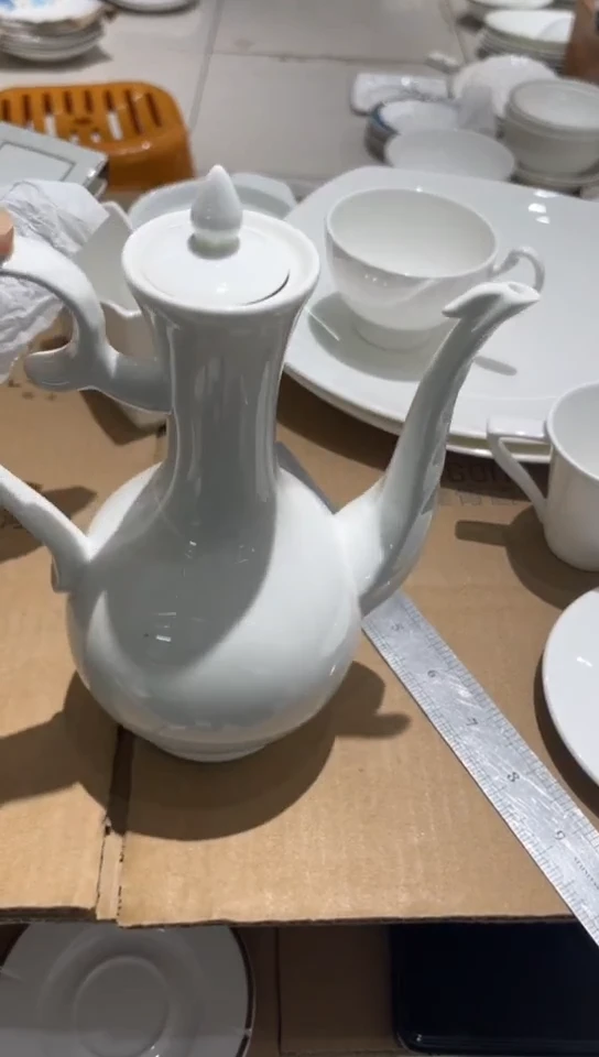 瓷白瓷酒壶1只隆达