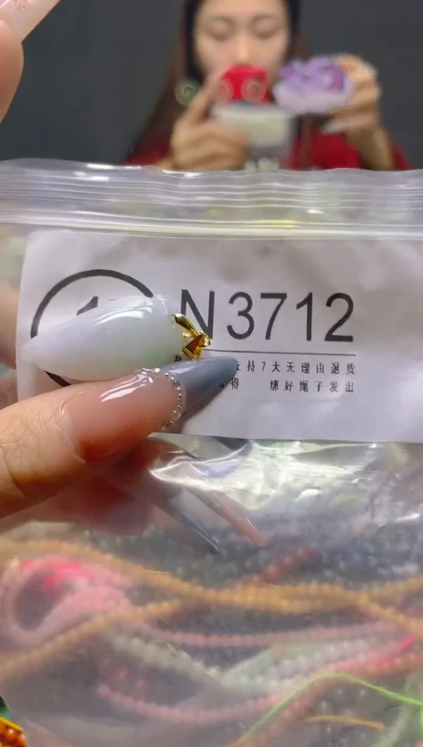 颈饰未镶嵌翡翠/N/纹裂沙眼瑕疵介意勿拍