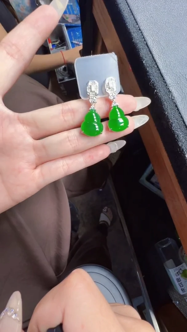 未镶嵌定制翡翠翡翠A货有轻微色差属于正常现象,耳坠多样性发货1