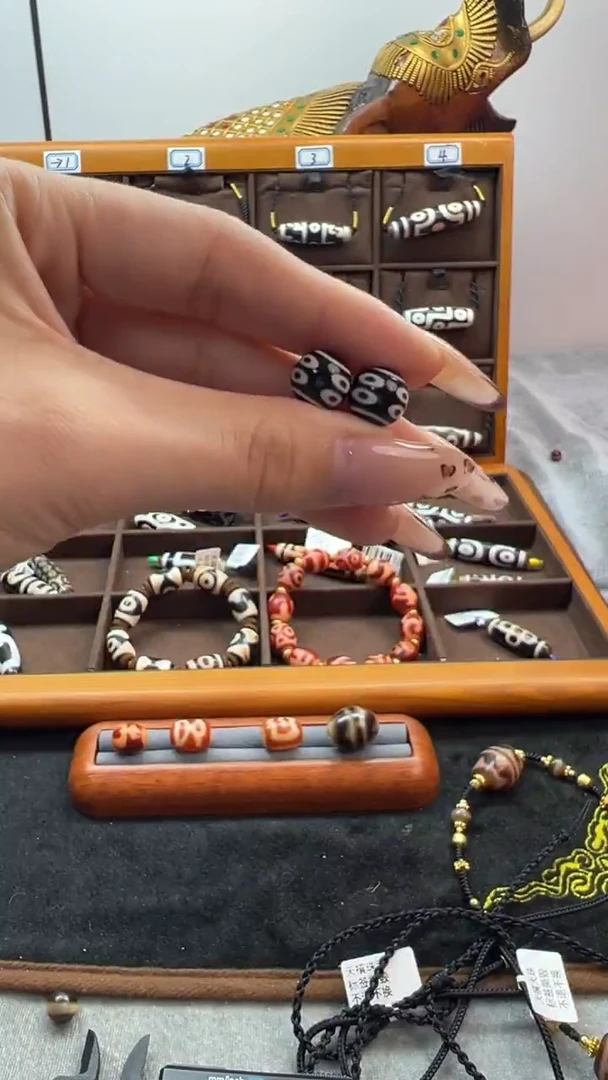 玛瑙/玉髓（覆膜）颈饰未镶嵌84微瑕随机发货