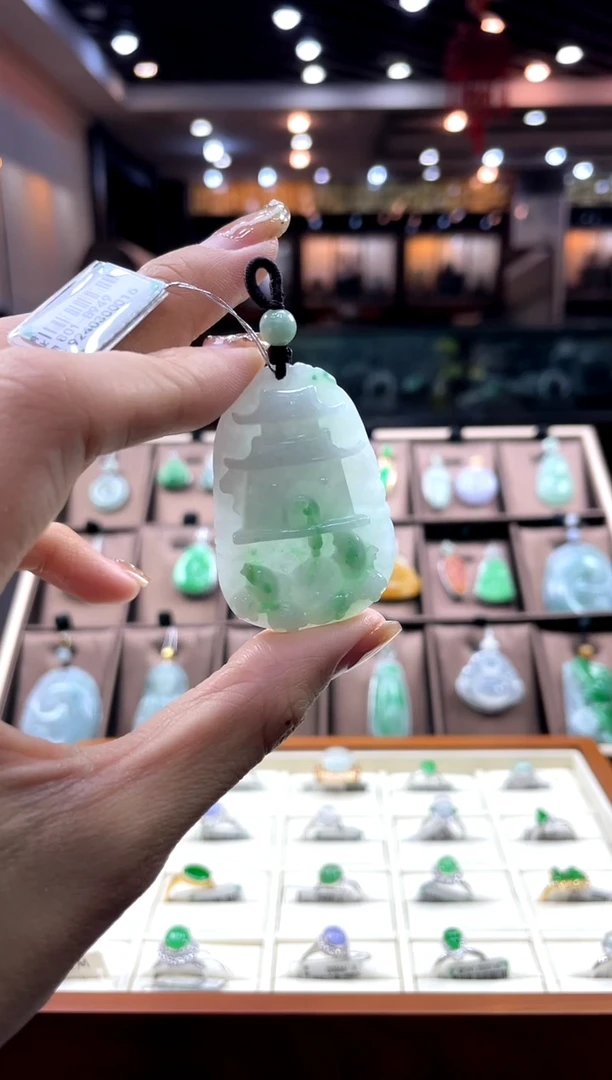 【闪购商品】翡翠颈饰未镶嵌锦鲤