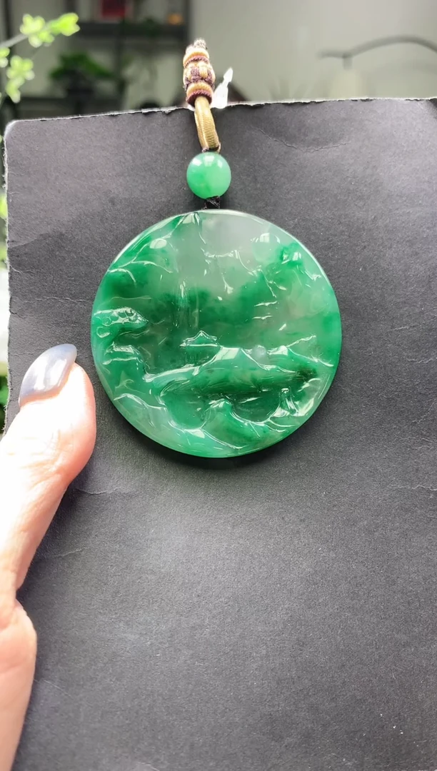 颈饰未镶嵌石英质玉山水牌