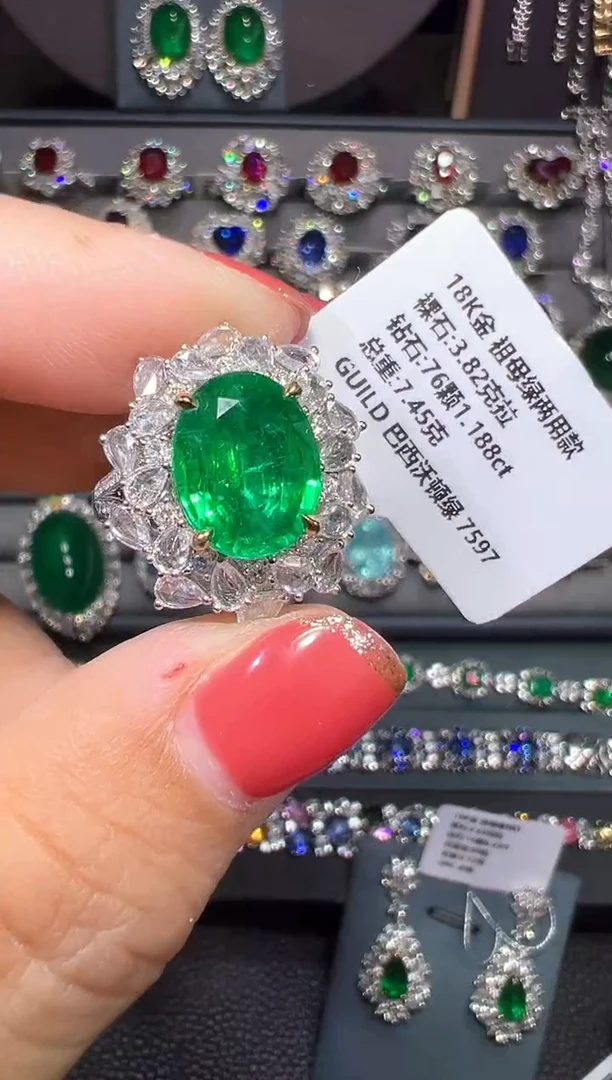 18K金镶嵌GUILD沃顿绿祖母绿3.82ct