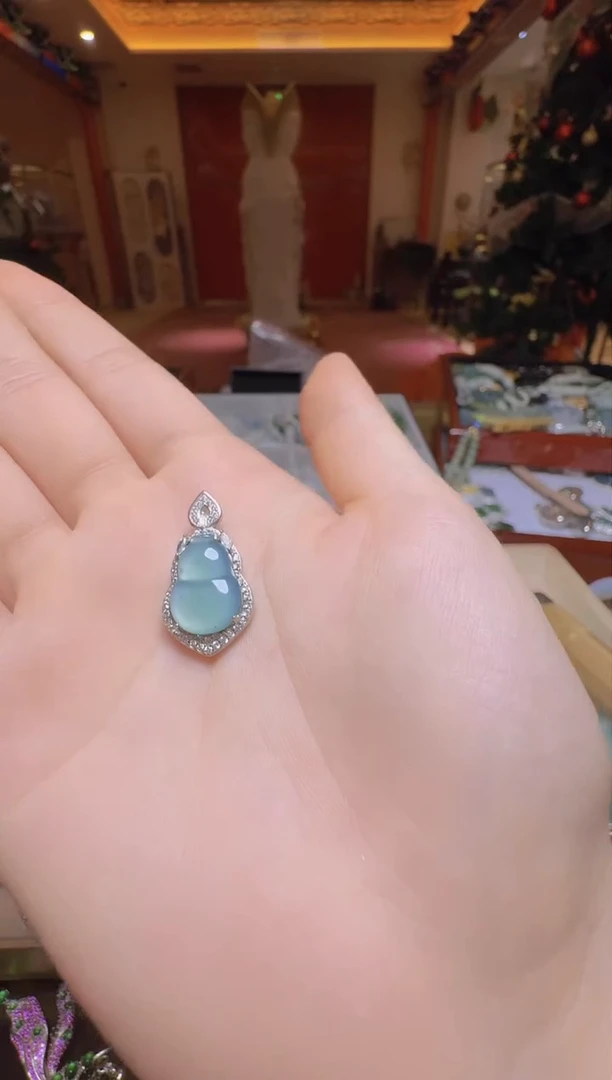 【闪购商品】翡翠吊坠(不含链)未镶嵌翡翠