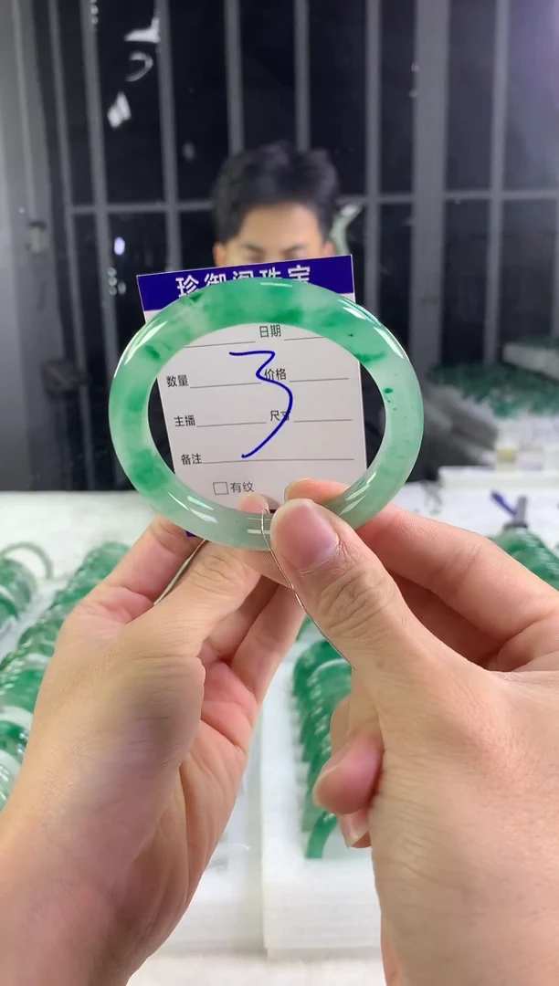 未镶嵌手镯石英质玉（非洲翠）1