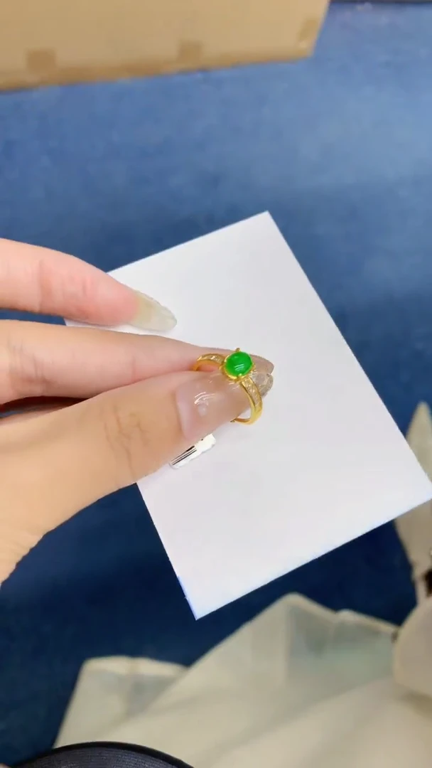 翡翠未镶嵌颈饰           1