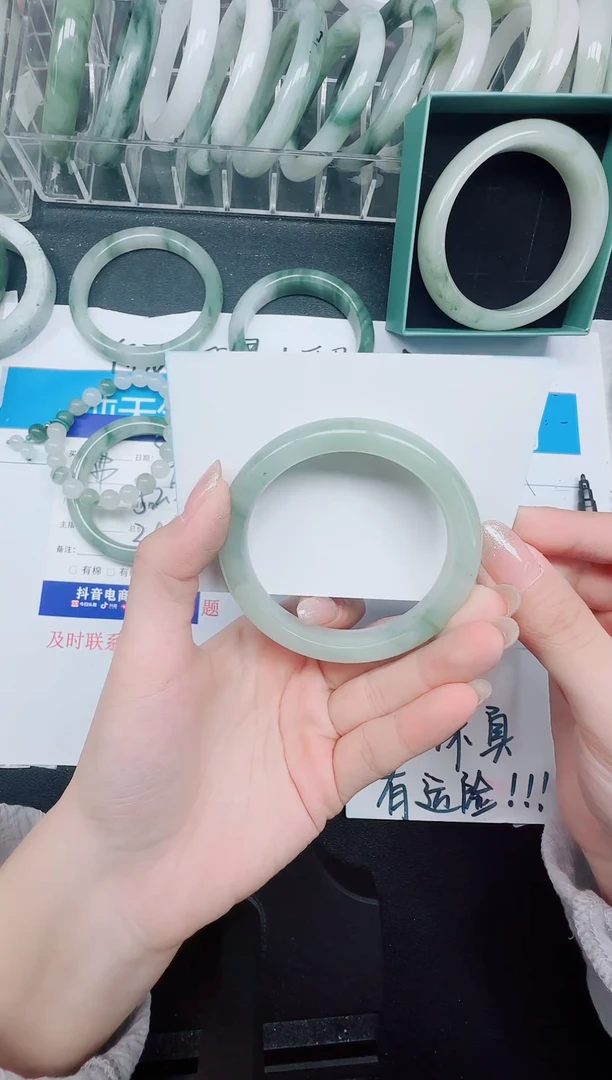 未镶嵌手镯石英质玉100-54.9手串