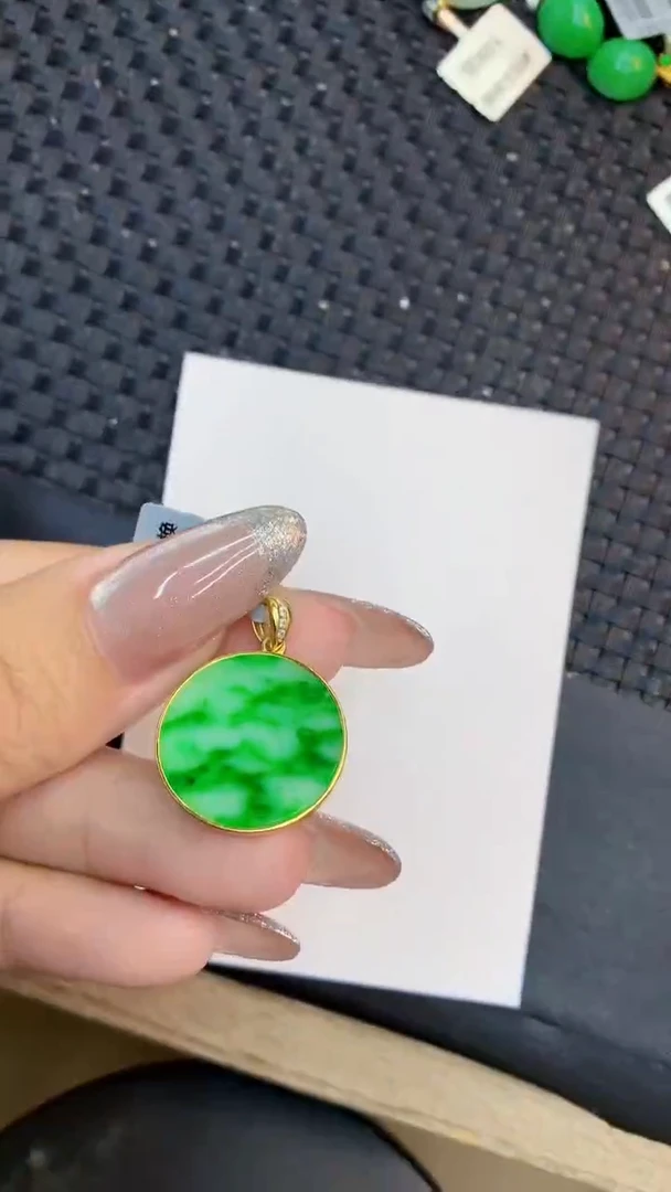 颈饰未镶嵌翡翠1