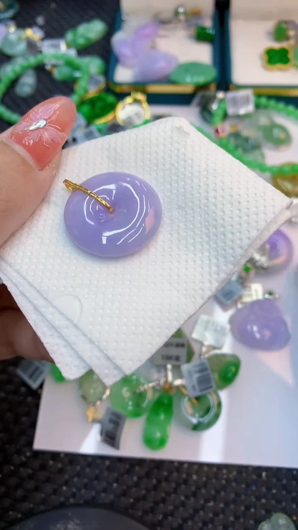 颈饰18K金镶嵌翡翠1