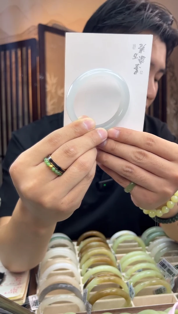 未镶嵌手镯和田玉54-55正烟紫