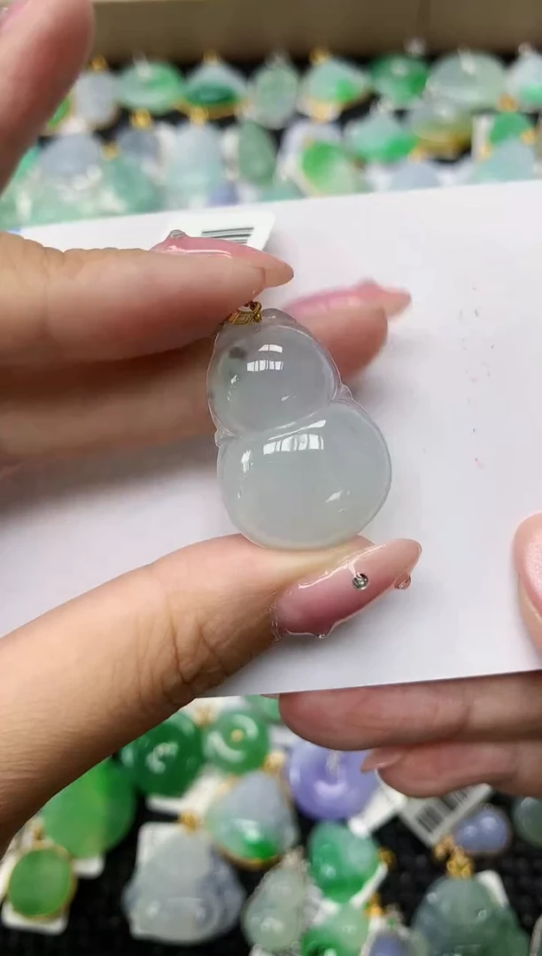 翡翠18K金镶嵌颈饰1111111111