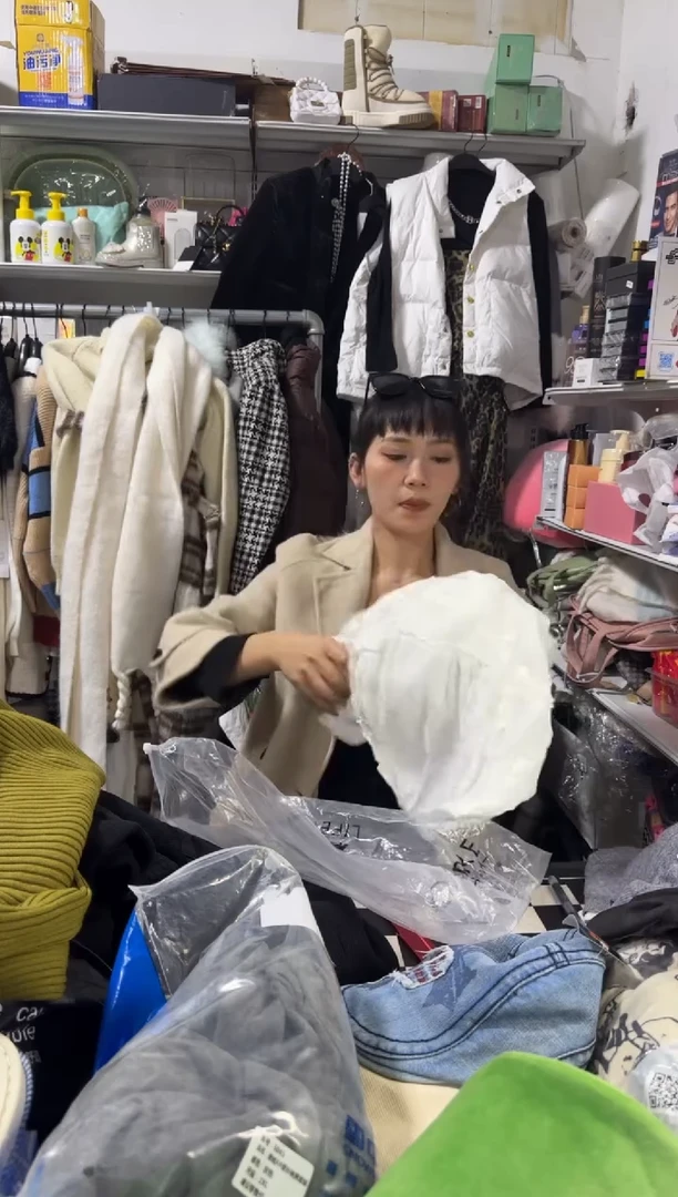 挂脖款小苏拍白色裙子