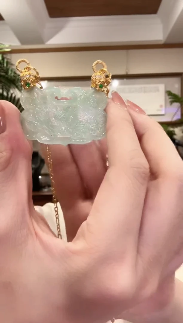 翡翠未镶嵌颈饰国风