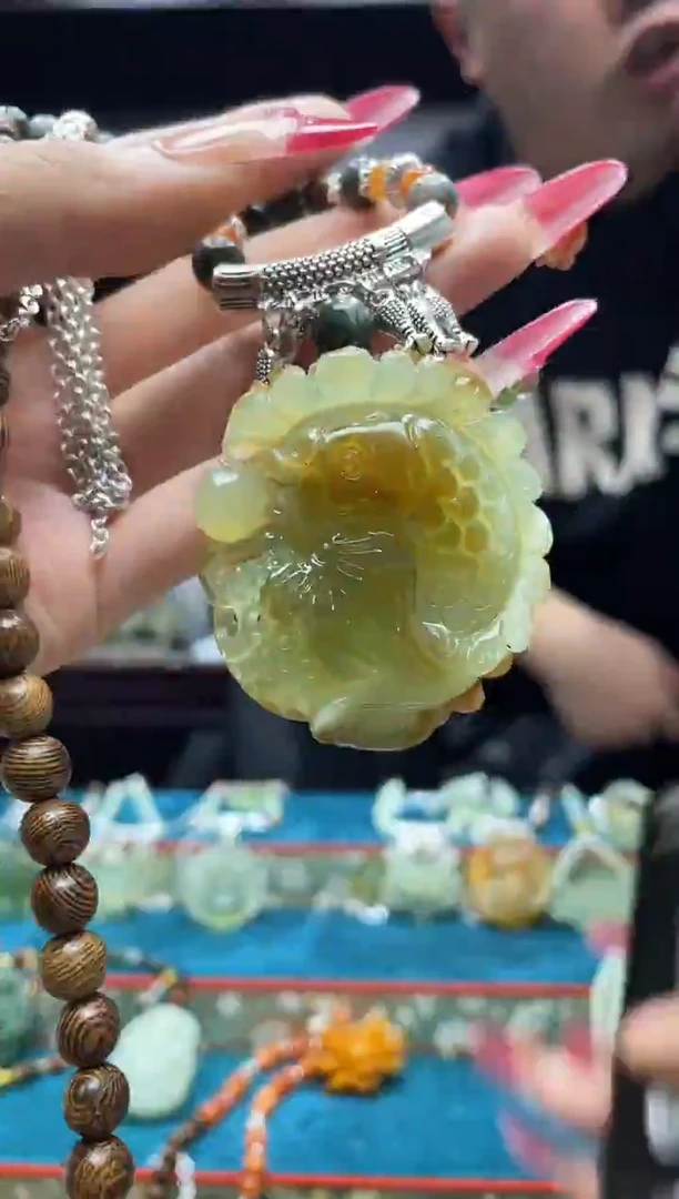 未镶嵌岫玉吊坠·