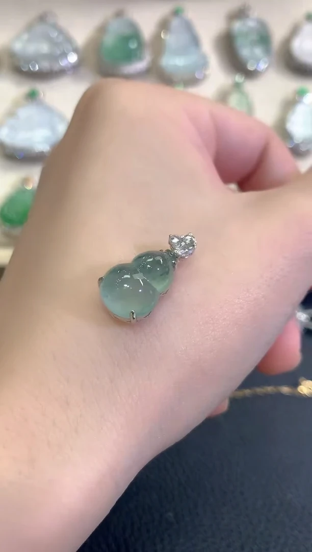 吊坠(不含链)18K金镶嵌翡翠秋日珠宝Q51