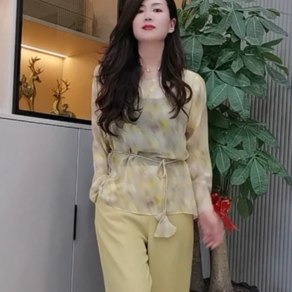 09-黄色圆领印花开叉防晒衫