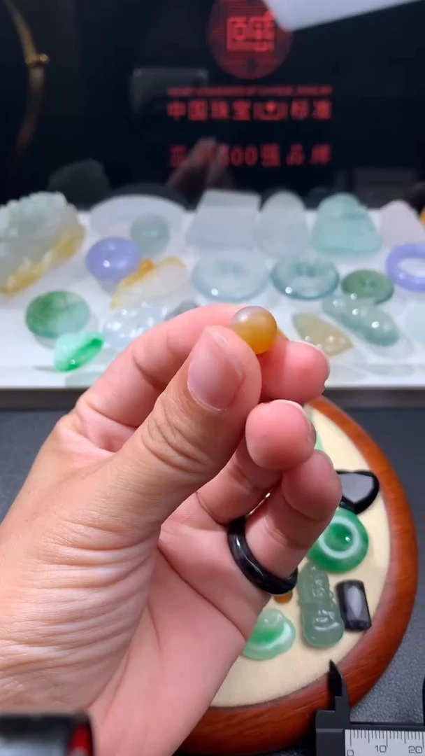 未镶嵌定制翡翠卡**多