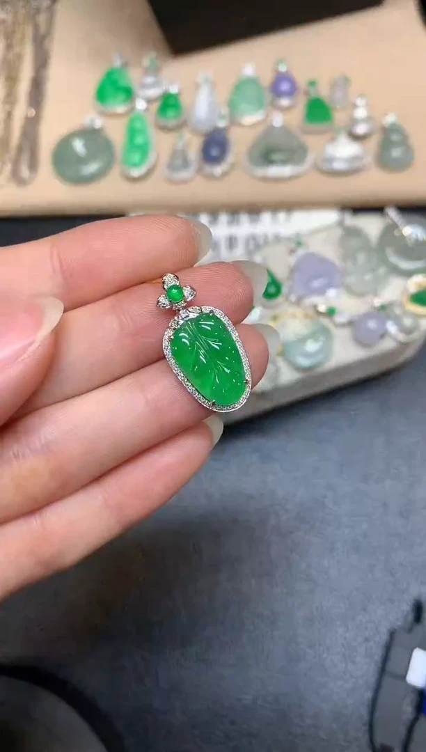 翡翠18K金镶嵌颈饰树叶【无服务费