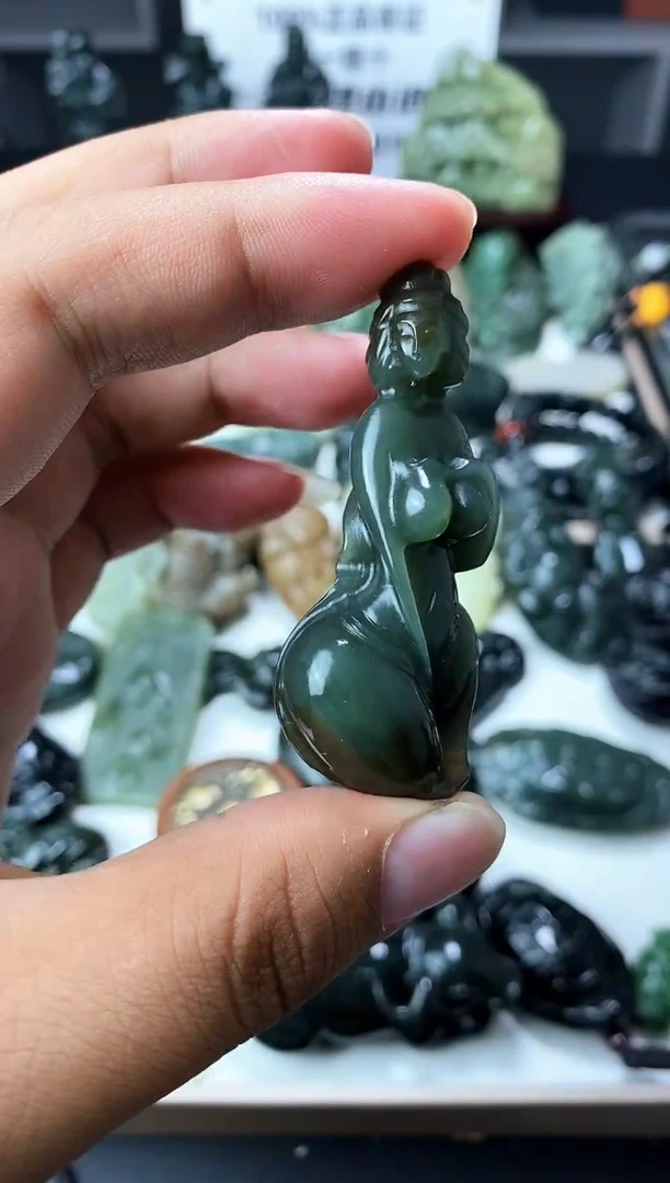 颈饰未镶嵌和田玉1