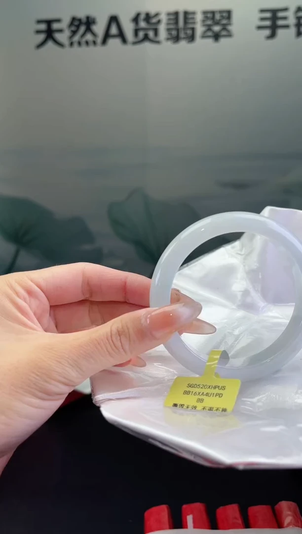 翡翠手镯未镶嵌翡翠手镯