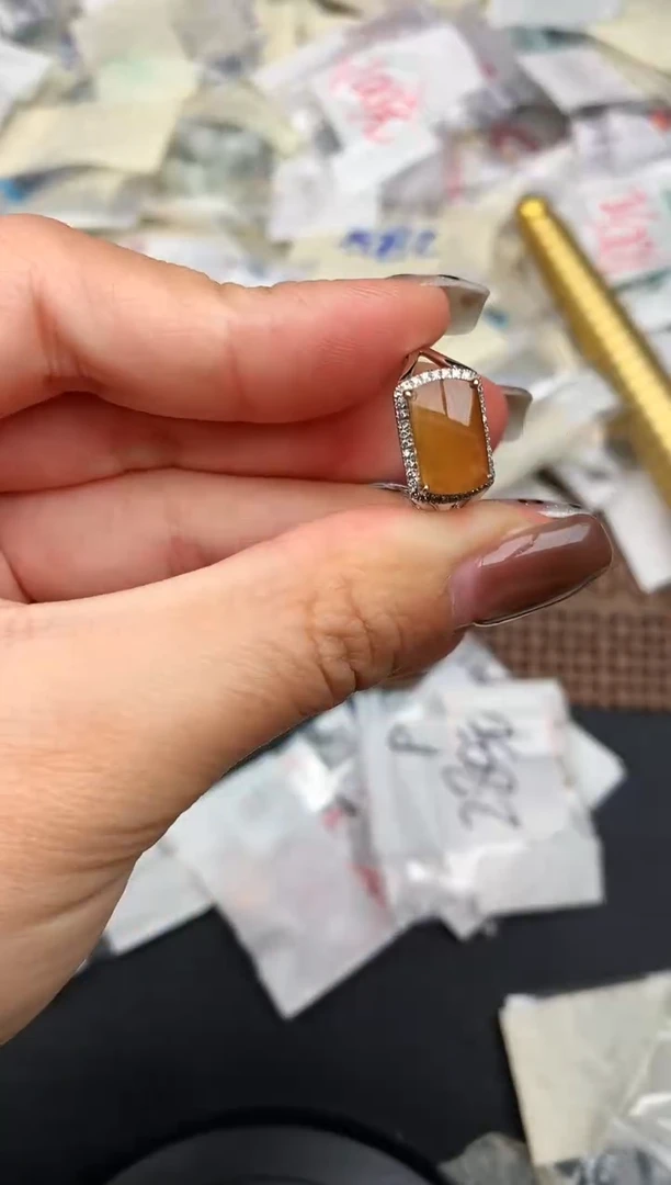 18K金镶嵌挂件翡翠—14圈