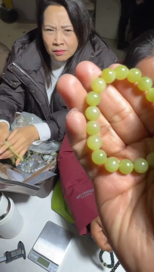 未镶嵌和田玉（糖玉）挂件和田玉