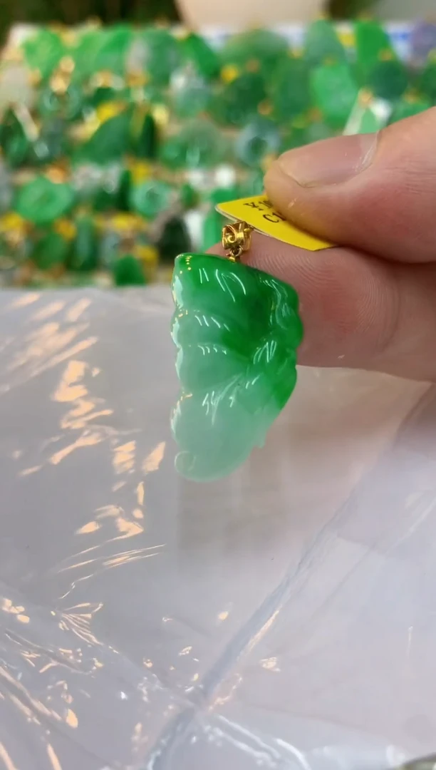 翡翠18K金镶嵌颈饰挂件