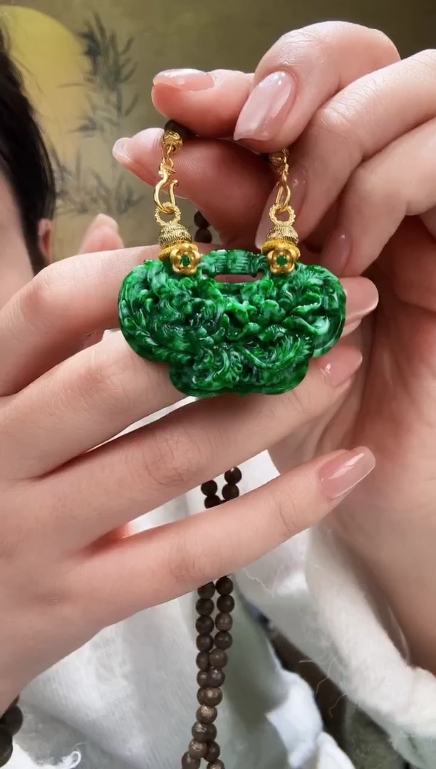 颈饰未镶嵌翡翠吊坠