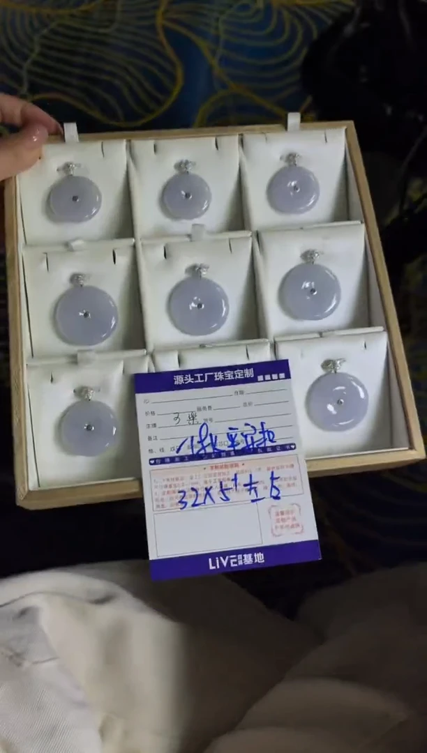 翡翠挂件18K金镶嵌平安扣多样性发一件