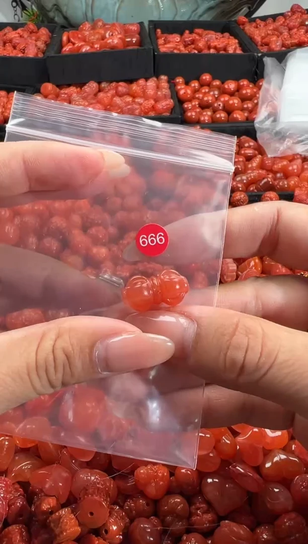 颈饰未镶嵌南红玛瑙1