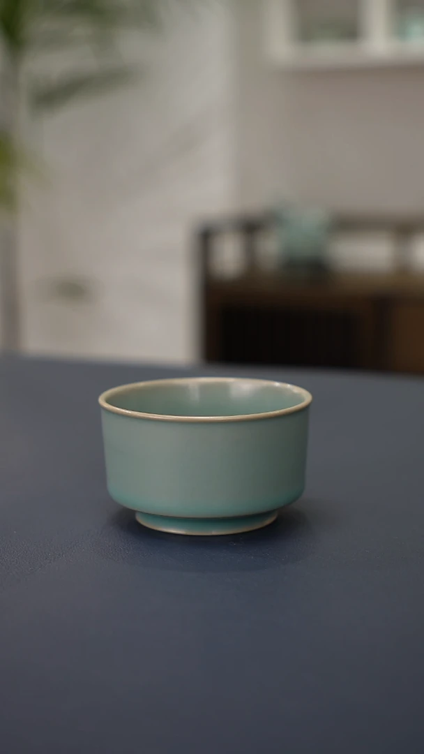 天蓝釉唇口杯   精品