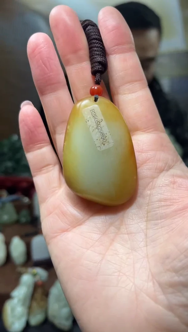 颈饰未镶嵌和田玉.