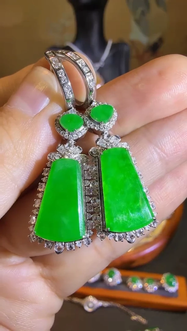 【闪购商品】翡翠耳饰18K金镶嵌正阳满绿无事牌吊坠耳坠两用