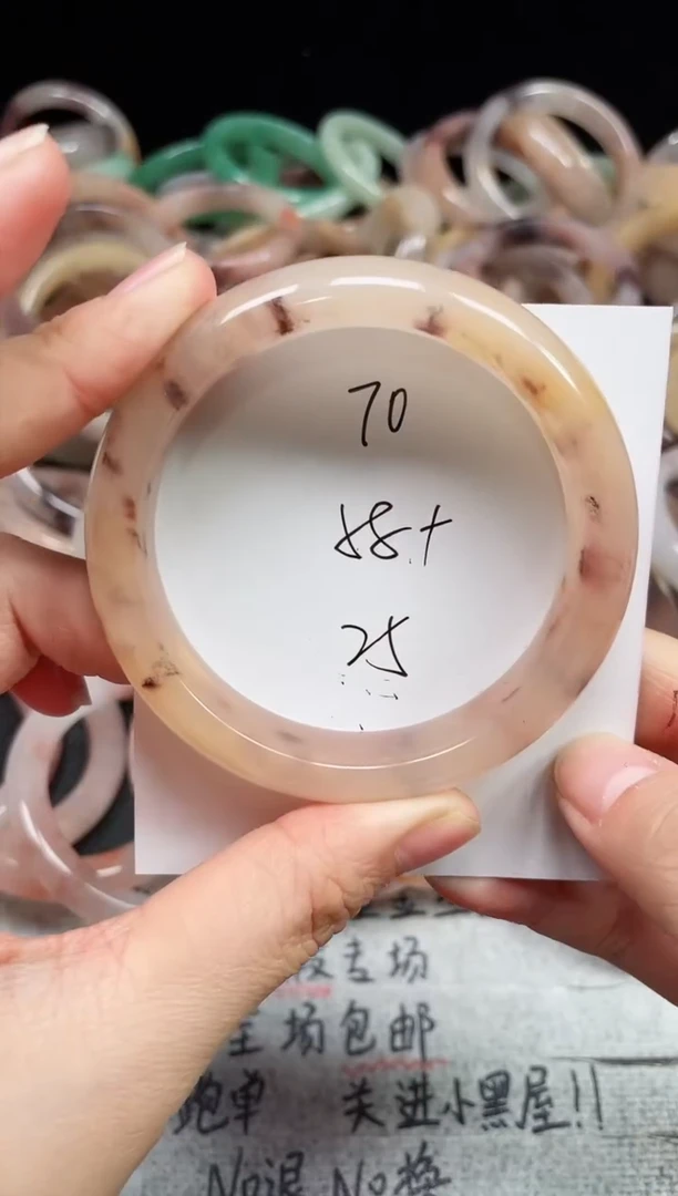 未镶嵌手镯石英质玉70