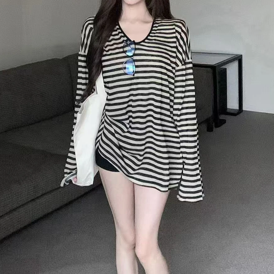 条纹撞色设计感长袖U领T恤女春秋百搭打底衫宽松休闲慵懒风上衣