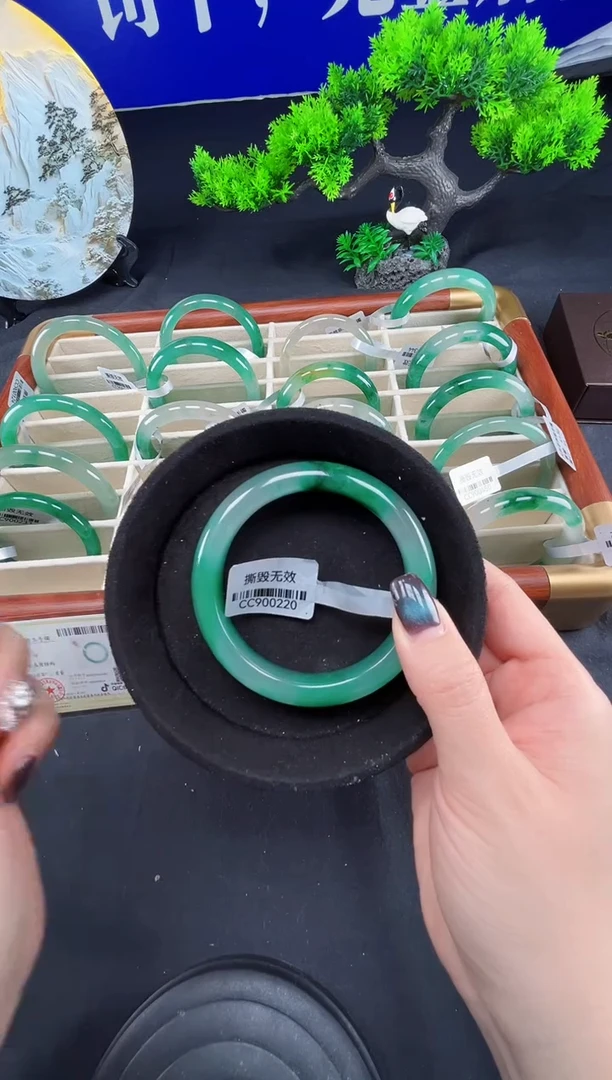 未镶嵌手镯石英质玉（非洲翠）圈口60