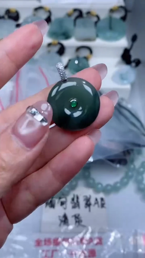 颈饰银S925镶嵌翡翠吊坠