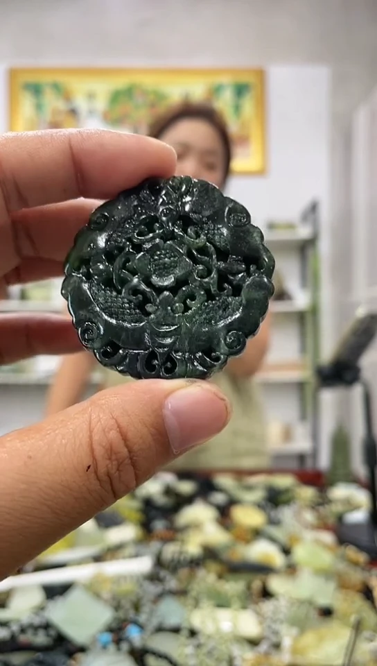 岫玉未镶嵌挂件