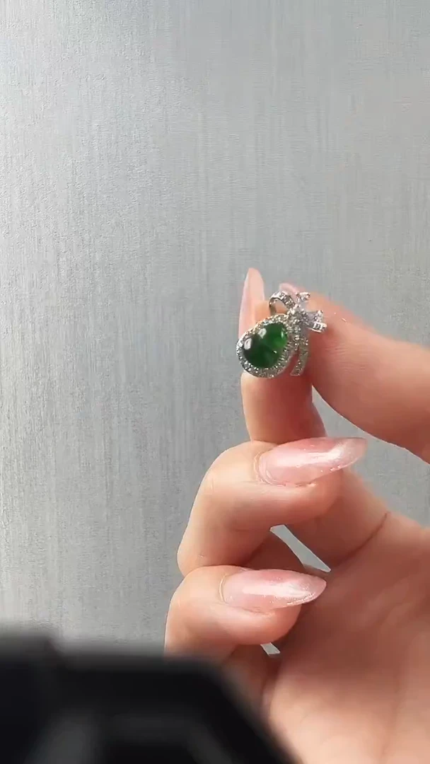 颈饰未镶嵌翡翠耳钉