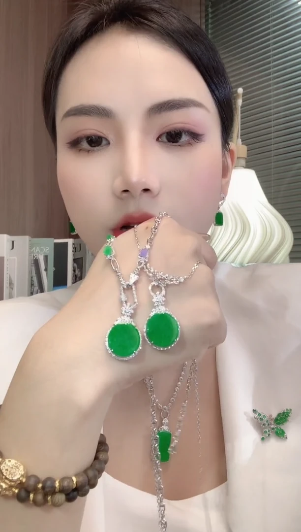 翡翠18K金镶嵌吊坠(不含链)A25 多样性发一件