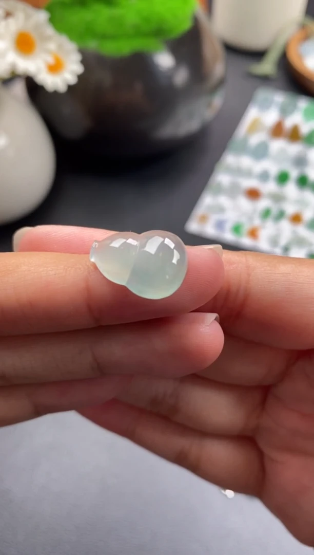 颈饰未镶嵌翡翠冰种葫芦