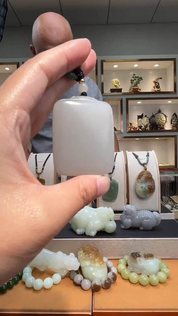 颈饰未镶嵌和田玉苏