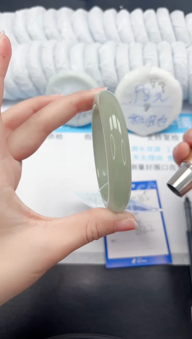 【闪购商品】石英质玉手镯未镶嵌85-62.2